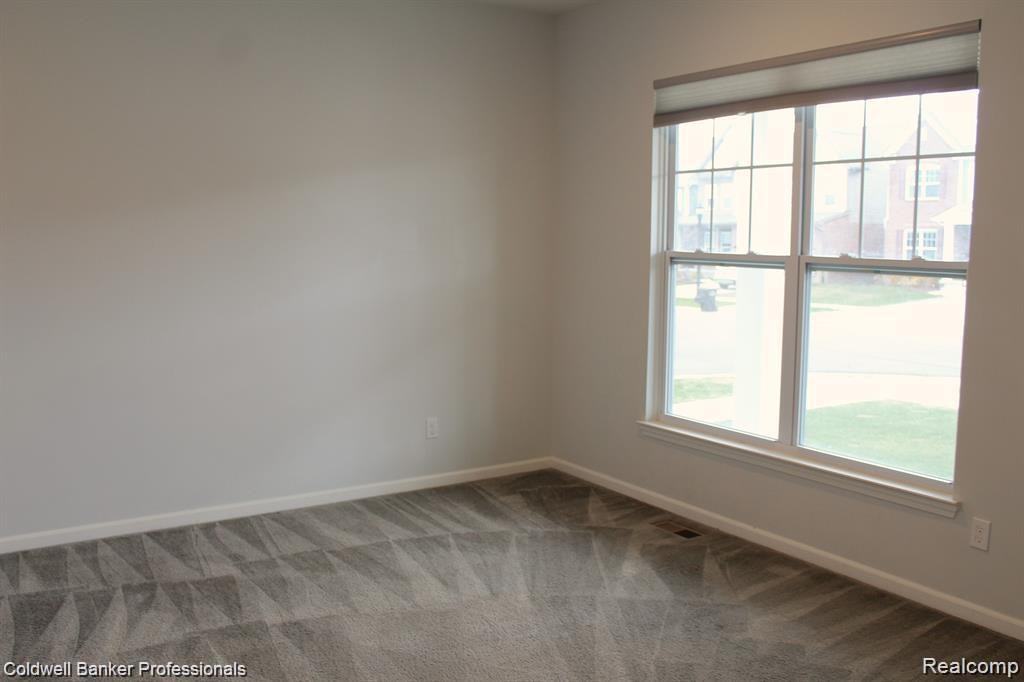 48372 Fieldstone Dr - Photo 4 of 31
