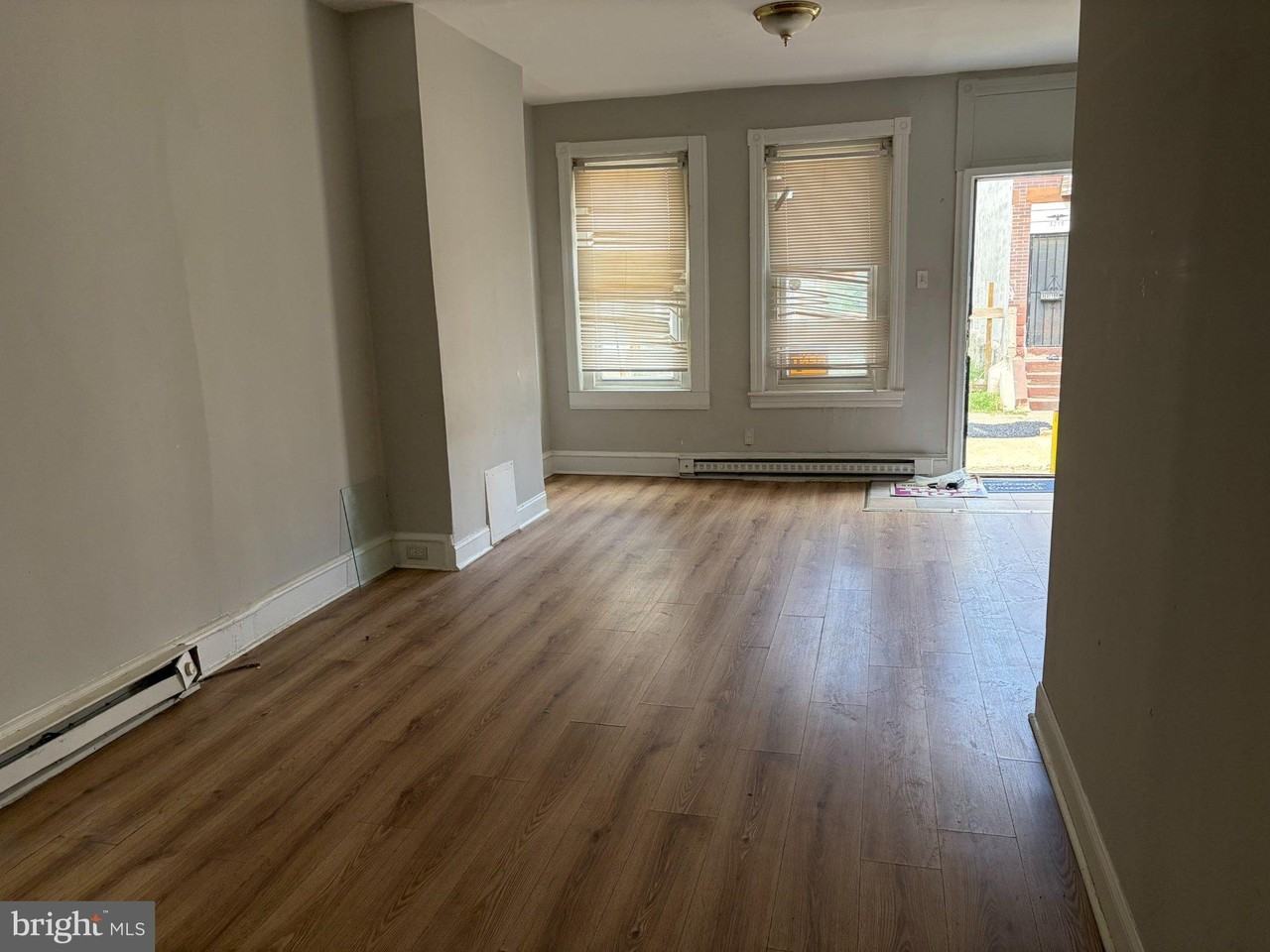 3221 Potter St - Photo 3 of 14