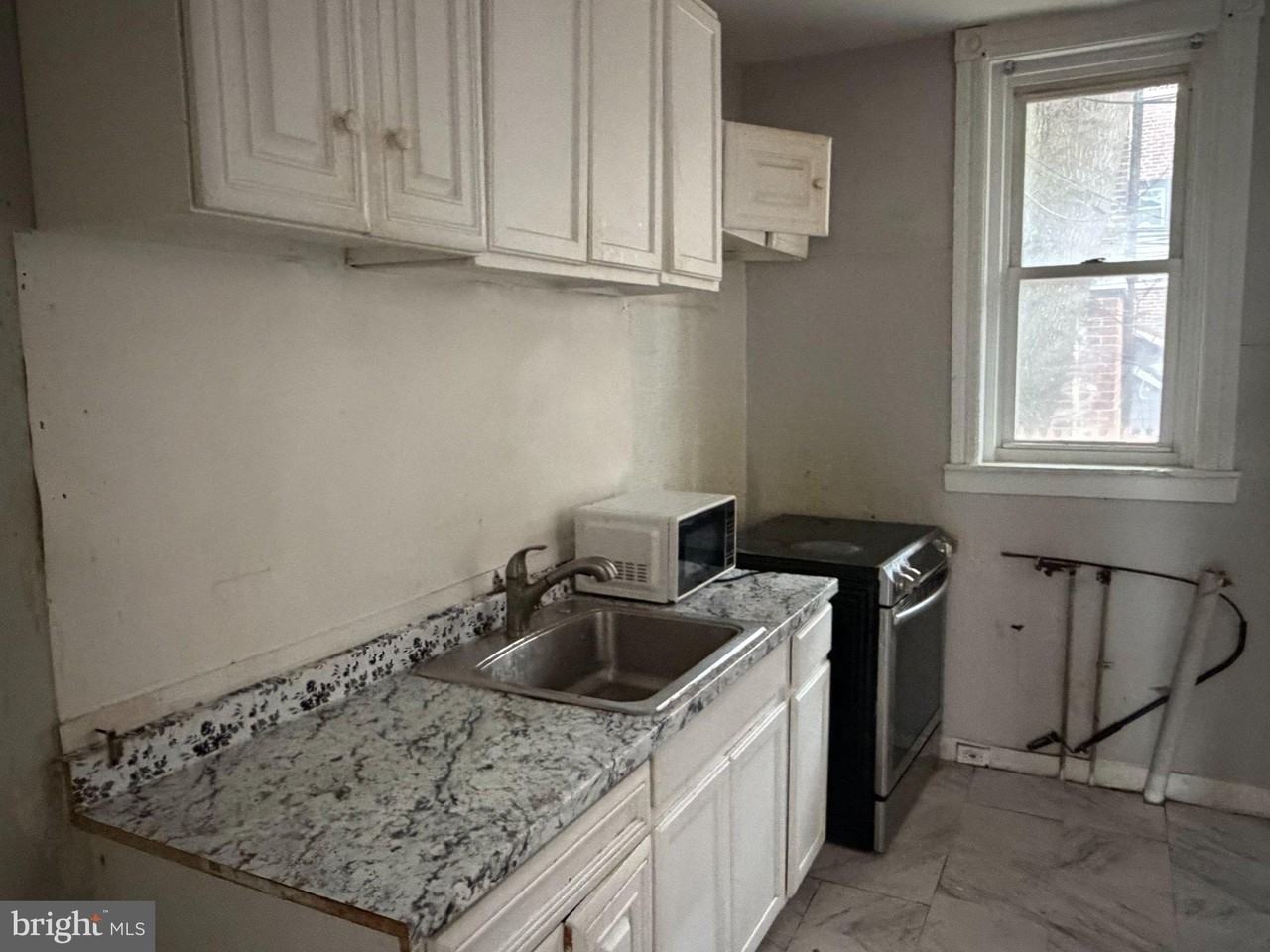 3221 Potter St - Photo 4 of 14
