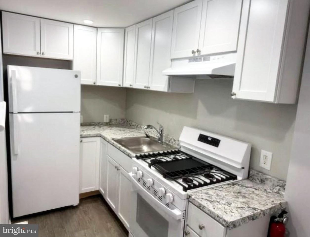2333 S Bonsall St - Photo 4 of 6