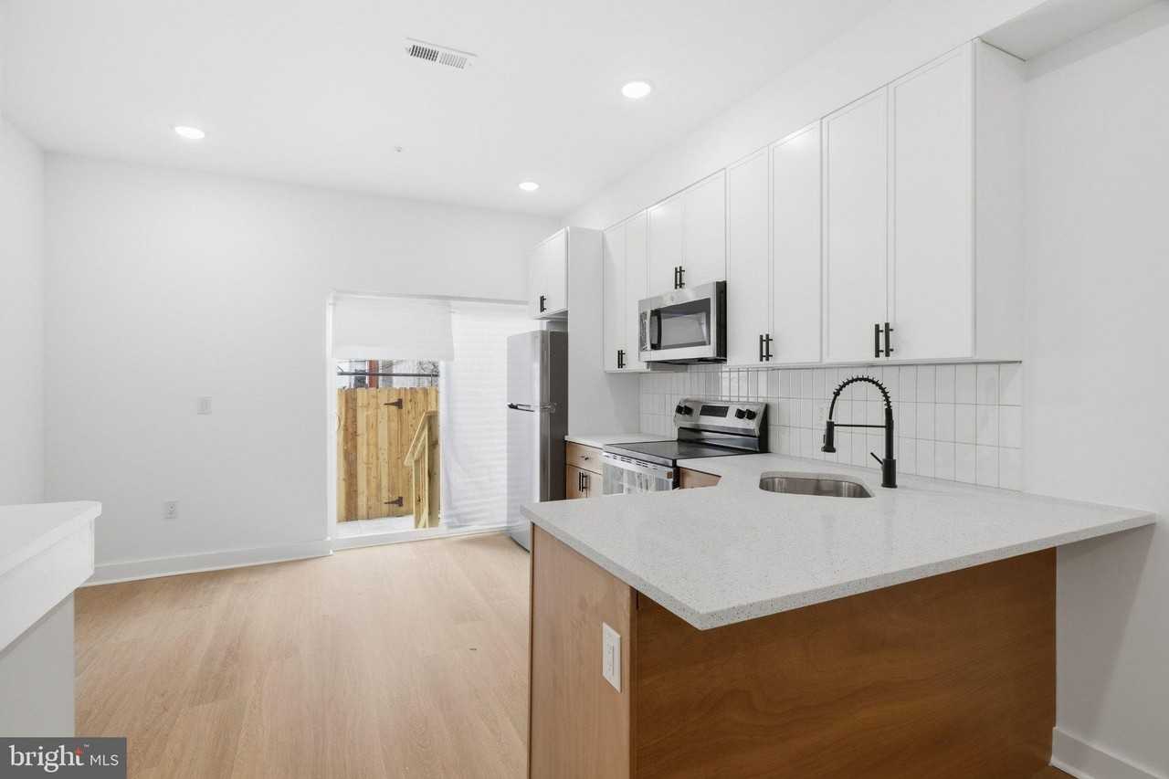 1019 W Orleans St - Photo 2 of 27
