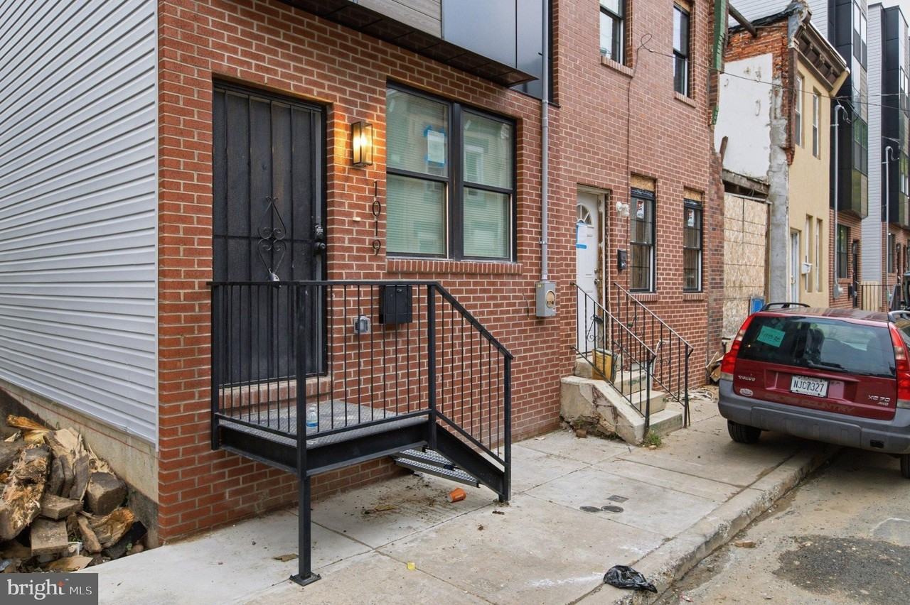 1019 W Orleans St - Photo 4 of 27