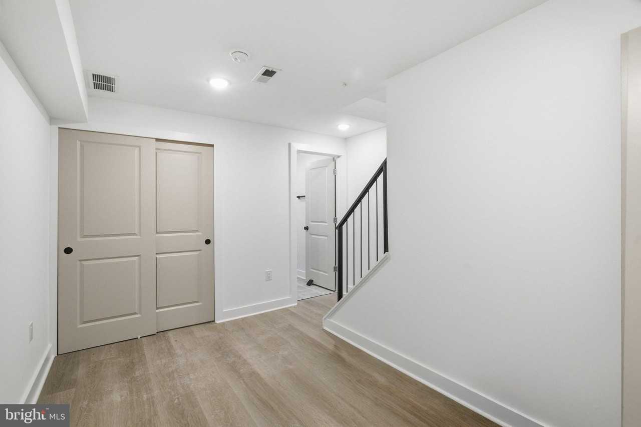 1019 W Orleans St - Photo 6 of 27