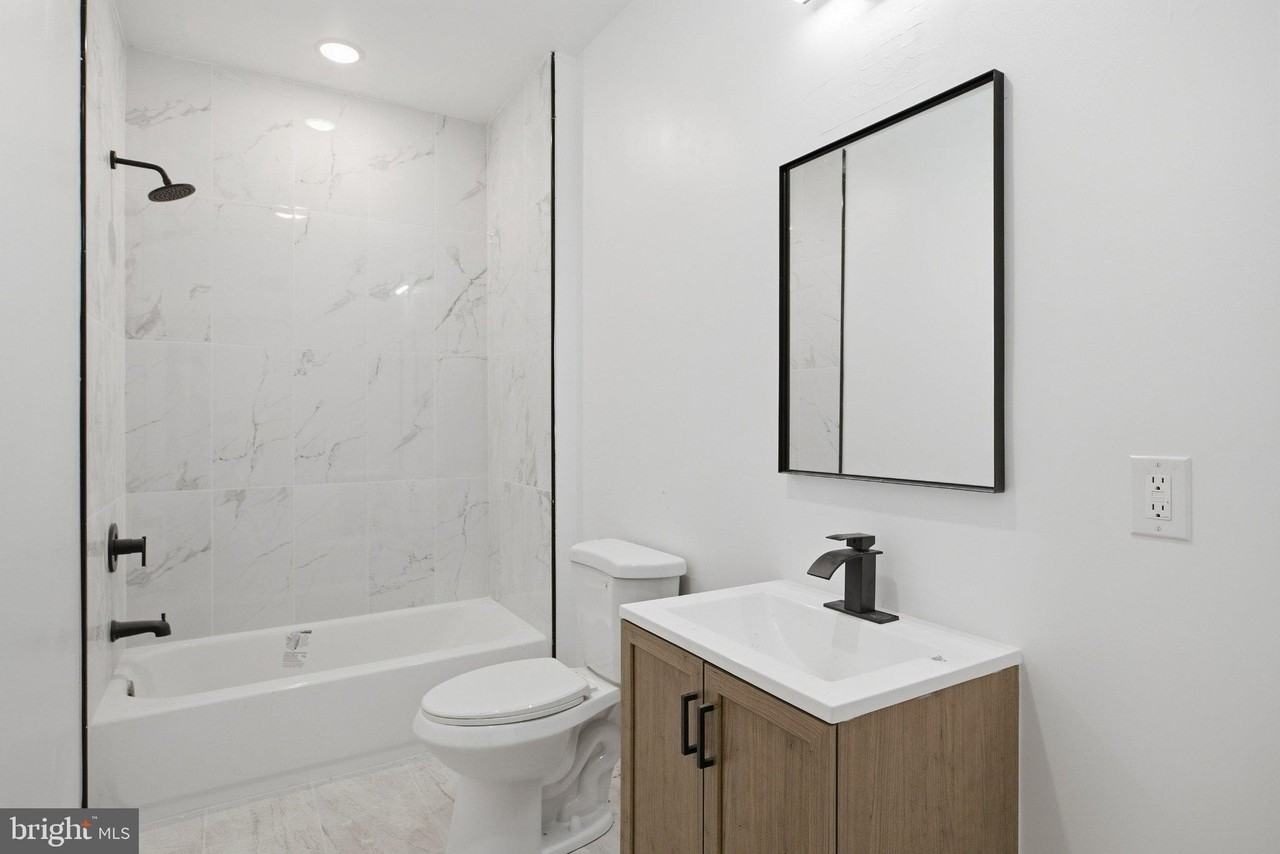 1902 W Diamond St #2 - Photo 3 of 11