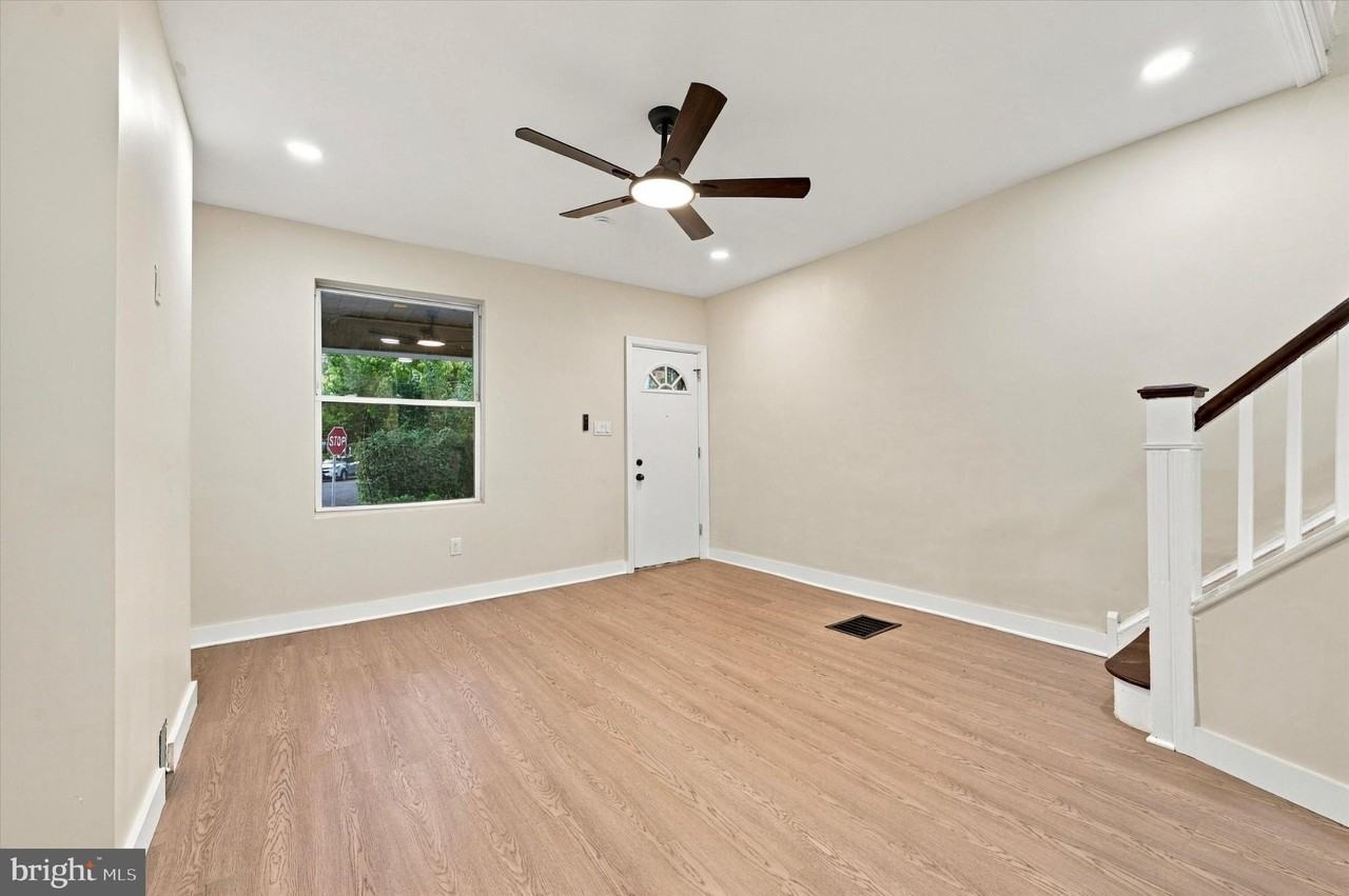 542 E Herman St - Photo 3 of 19