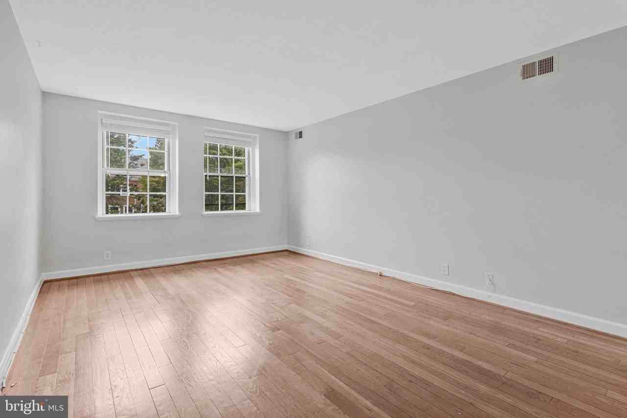 4704 30th St S #B1 - Photo 5 of 35