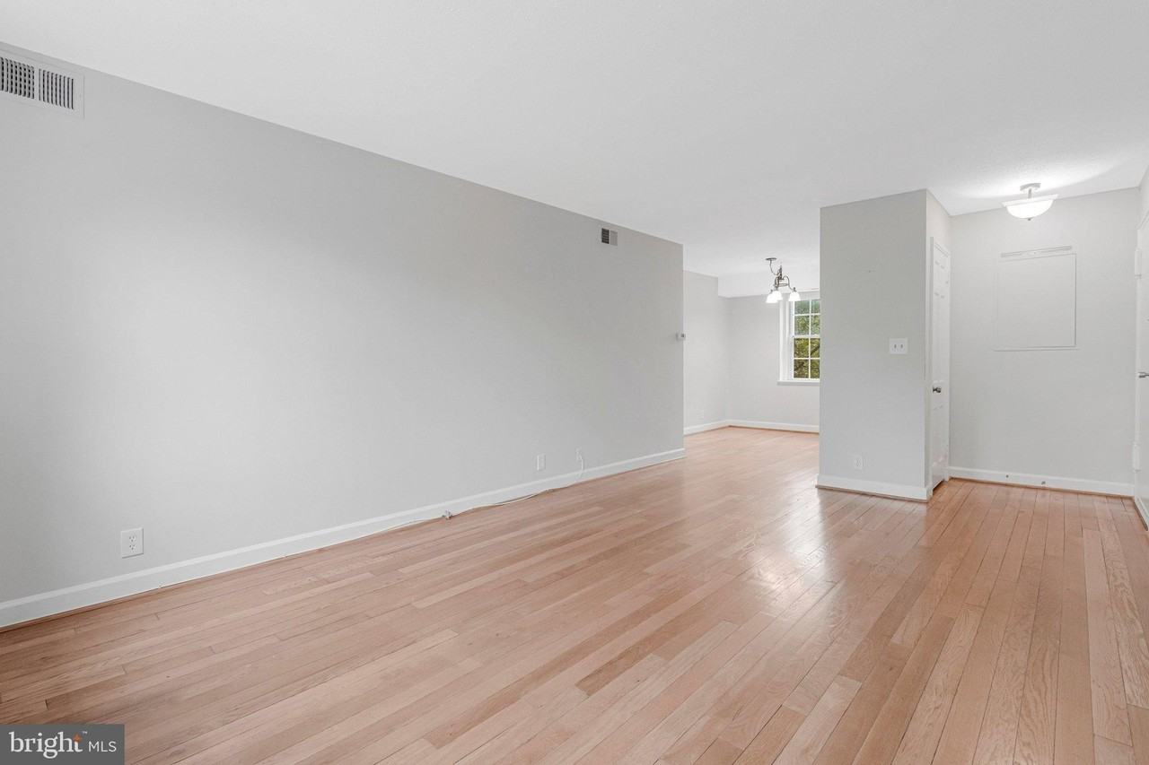 4704 30th St S #B1 - Photo 6 of 35