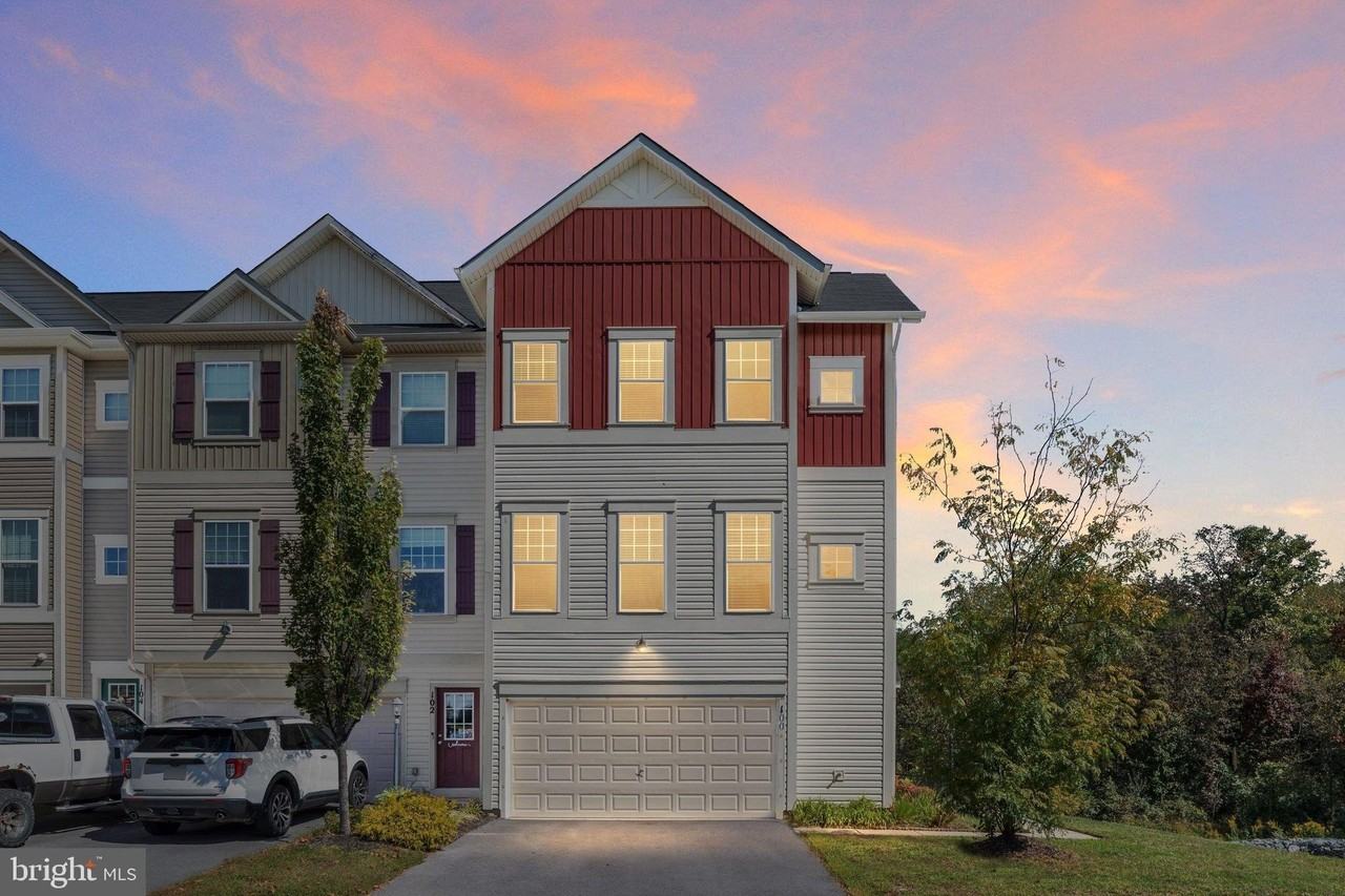 100 Splendor Garden Way - Photo 2 of 32