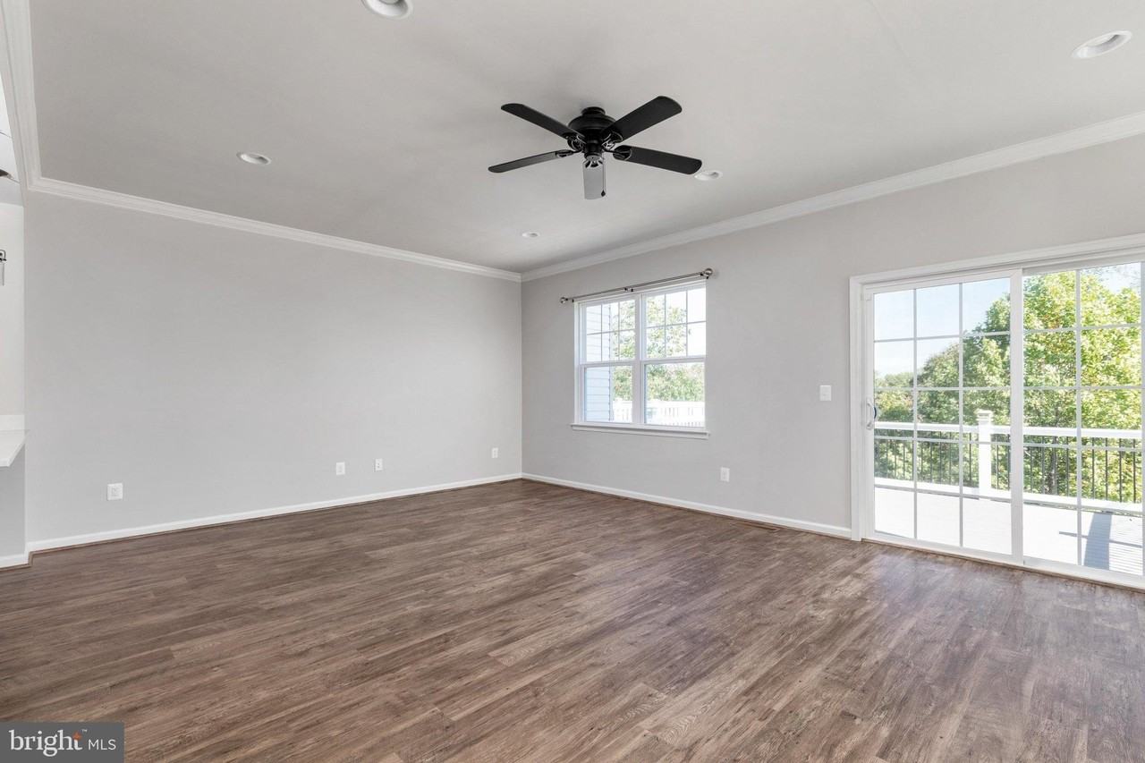100 Splendor Garden Way - Photo 4 of 32