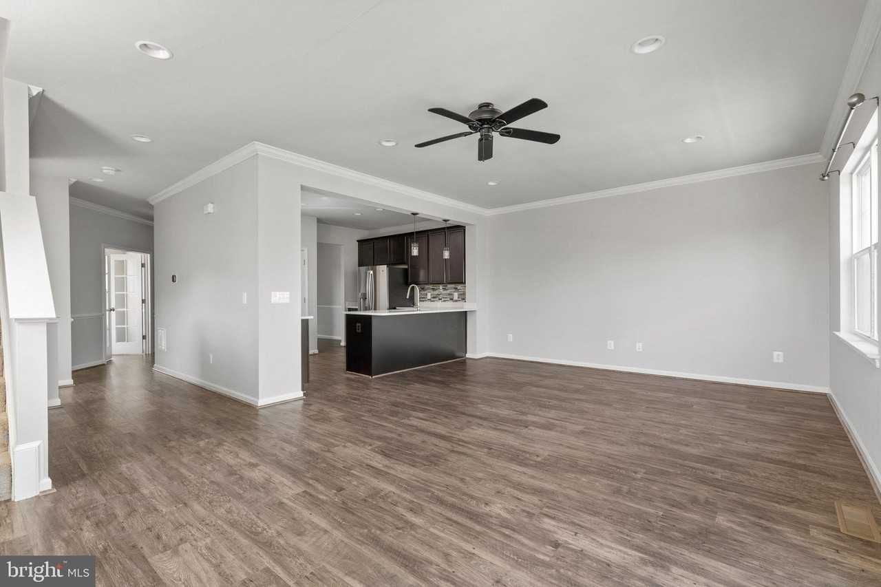 100 Splendor Garden Way - Photo 5 of 32