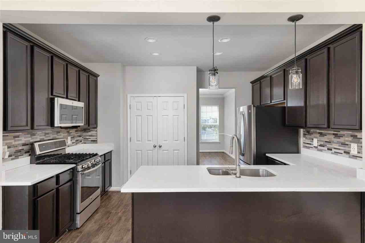 100 Splendor Garden Way - Photo 7 of 32