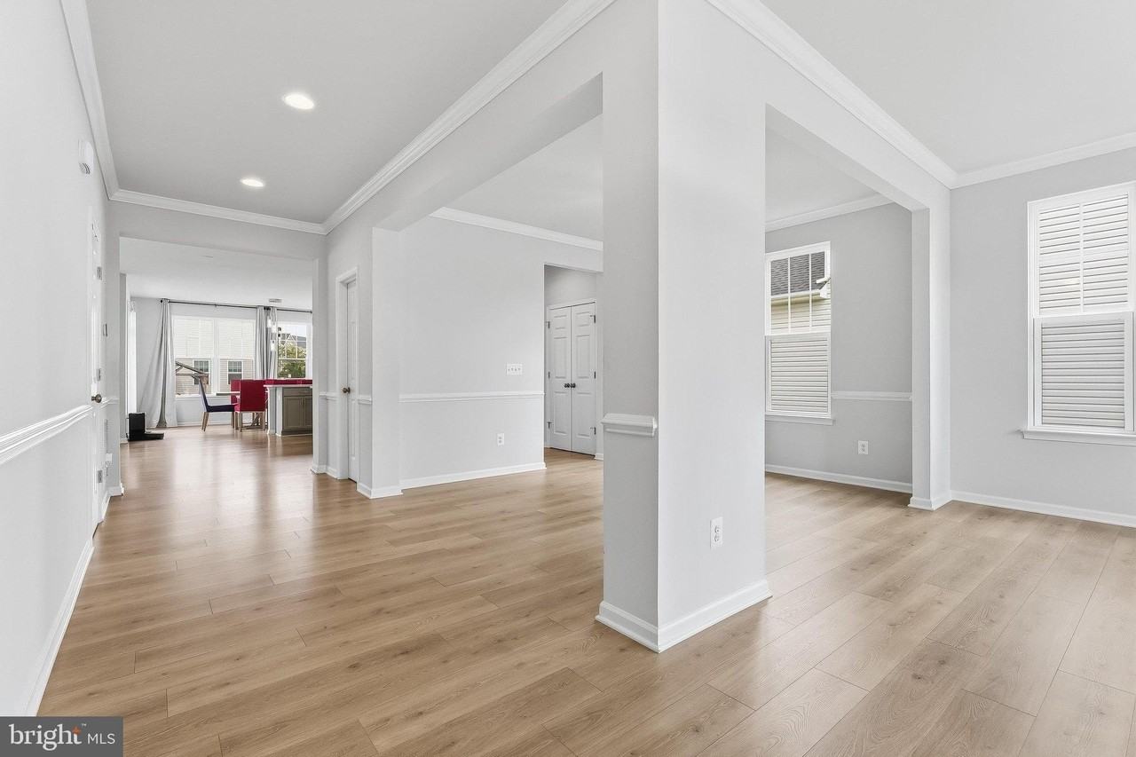 103 Barrister St - Photo 4 of 50