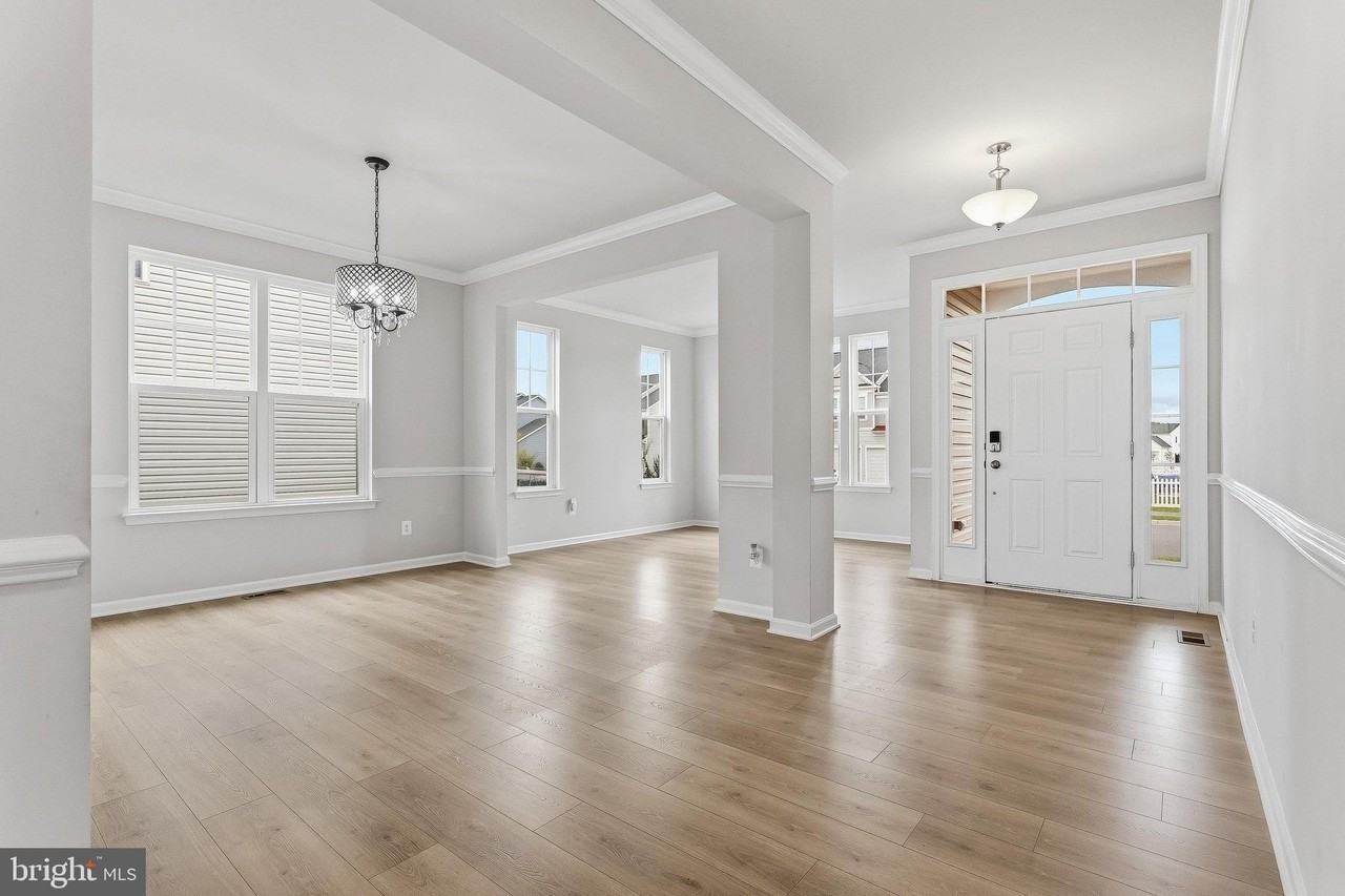 103 Barrister St - Photo 5 of 50