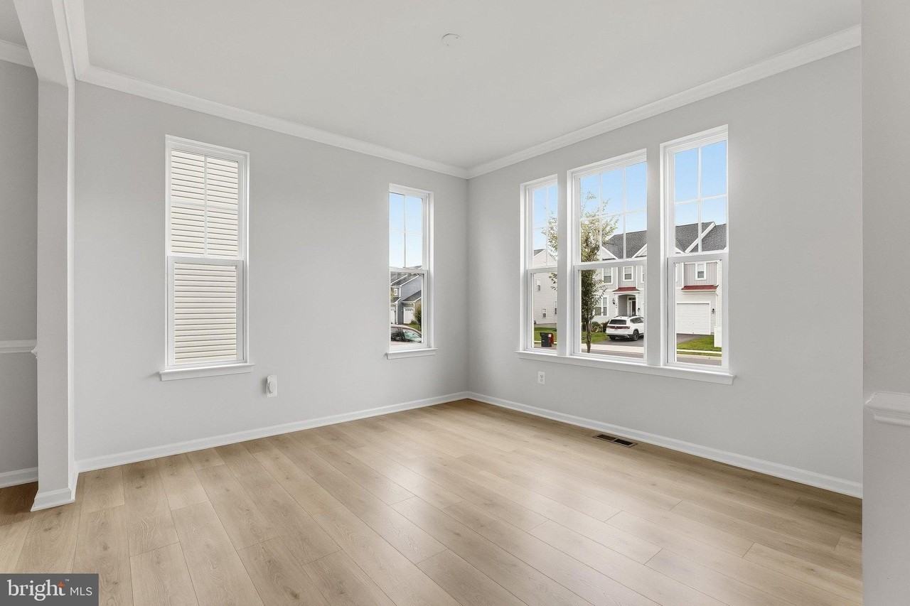 103 Barrister St - Photo 6 of 50