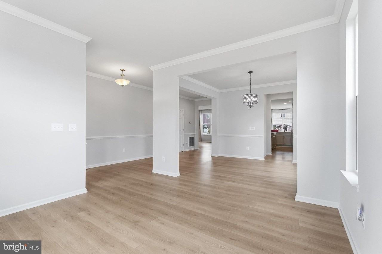 103 Barrister St - Photo 7 of 50