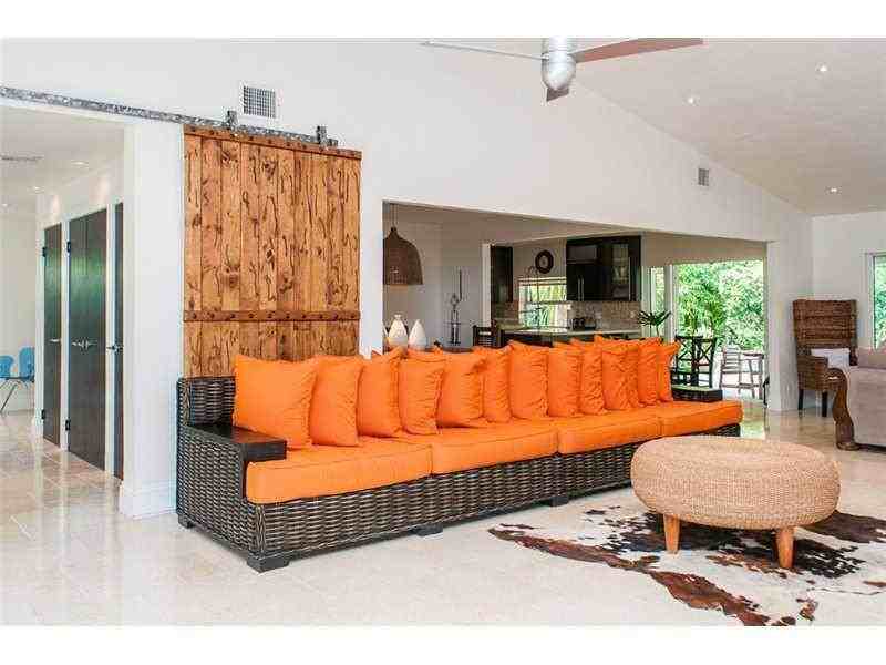 18510 SW 58th St - Photo 3 of 8