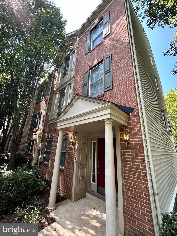 8141 Skelton Cir - Photo 2 of 21