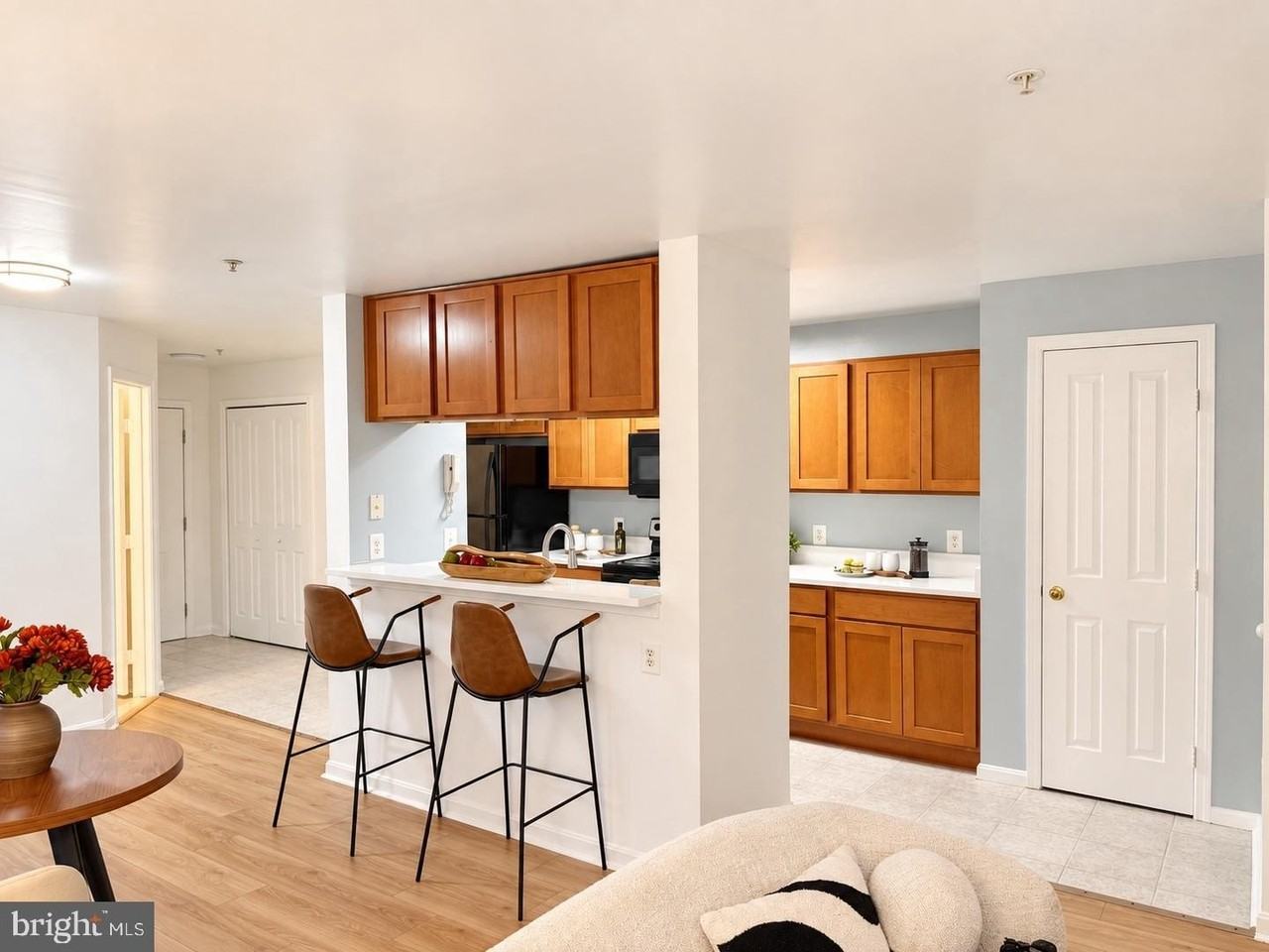 4104H Monument Ct #202 - Photo 4 of 32