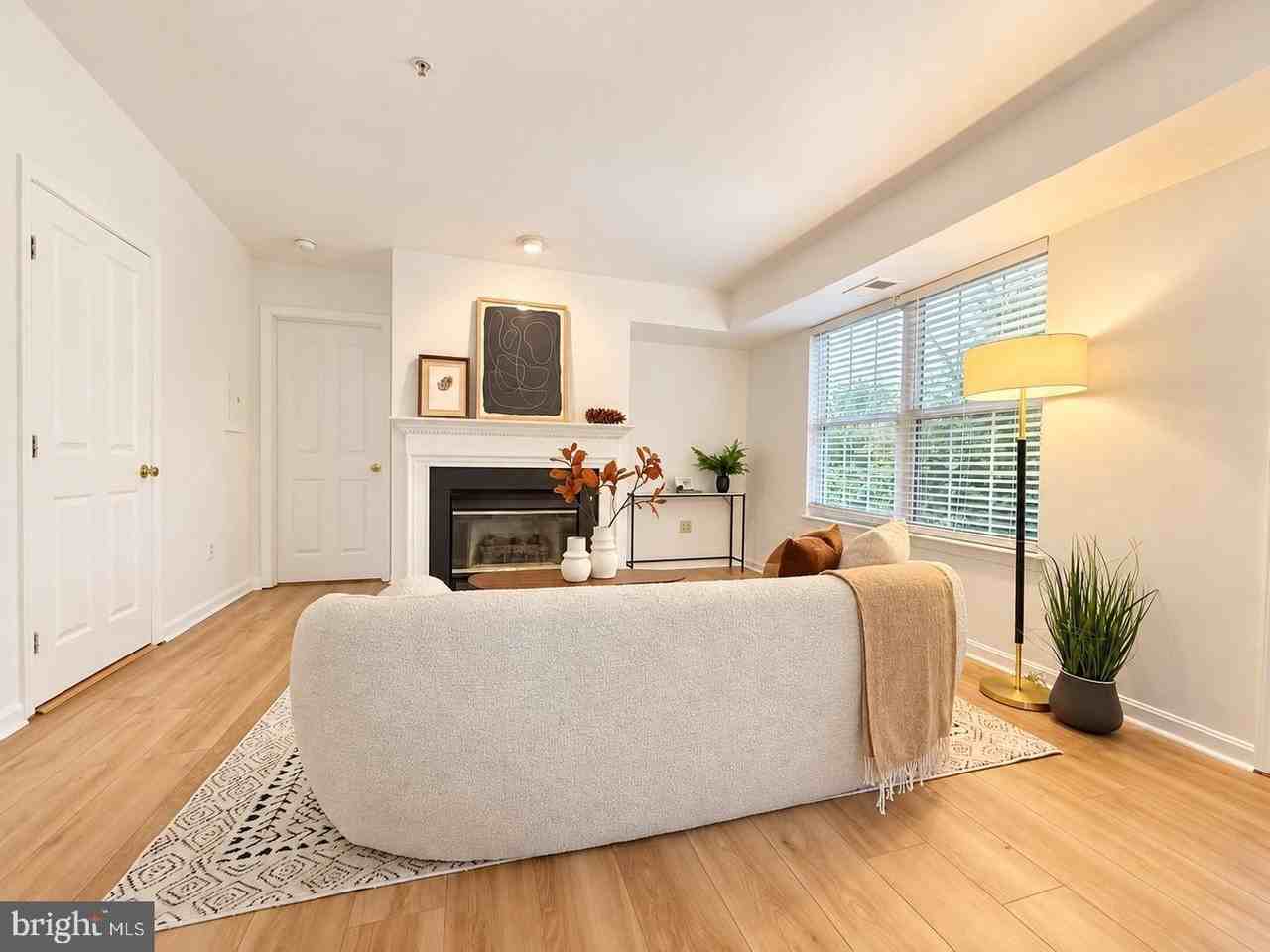 4104H Monument Ct #202 - Photo 7 of 32