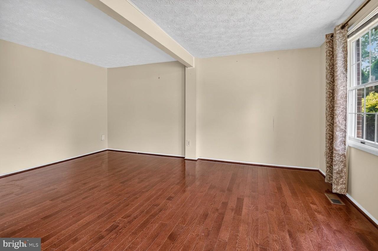 7988 Tyson Oaks Cir - Photo 4 of 20