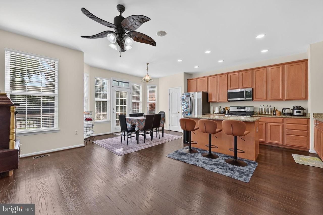24704 Clock Tower Sq - Photo 4 of 50