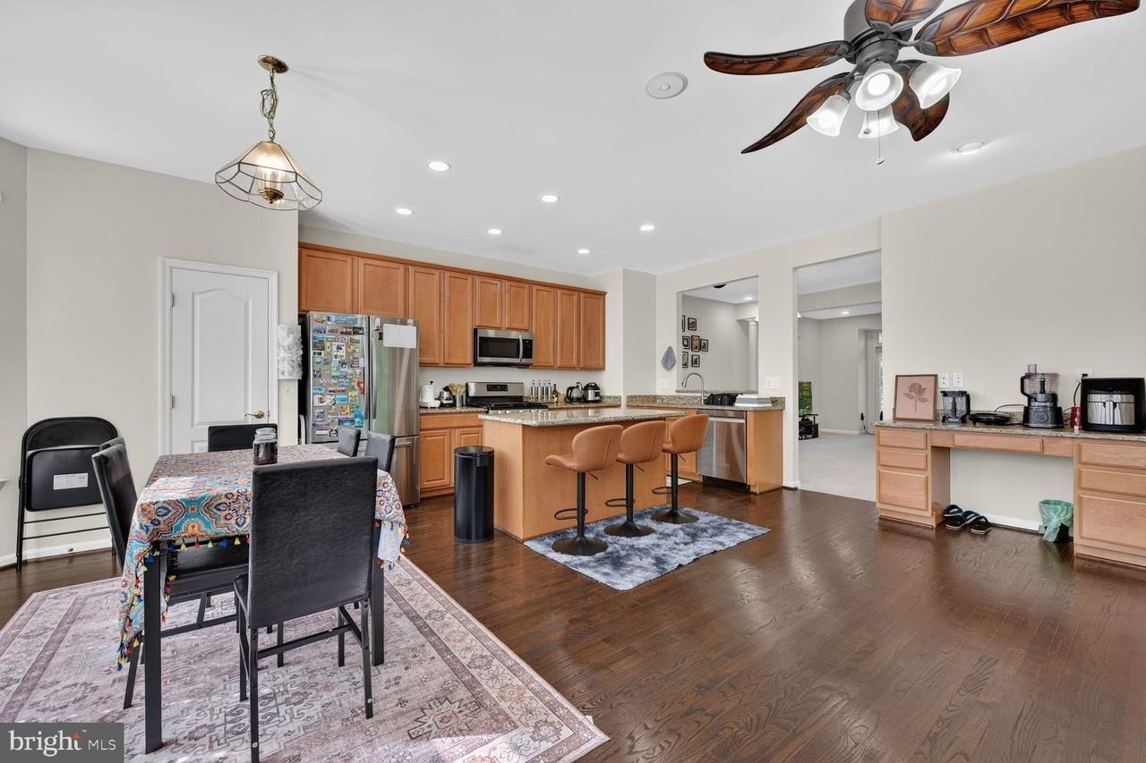 24704 Clock Tower Sq - Photo 5 of 50