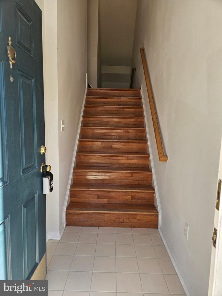 18562 Sierra Springs Sq - Photo 2 of 40
