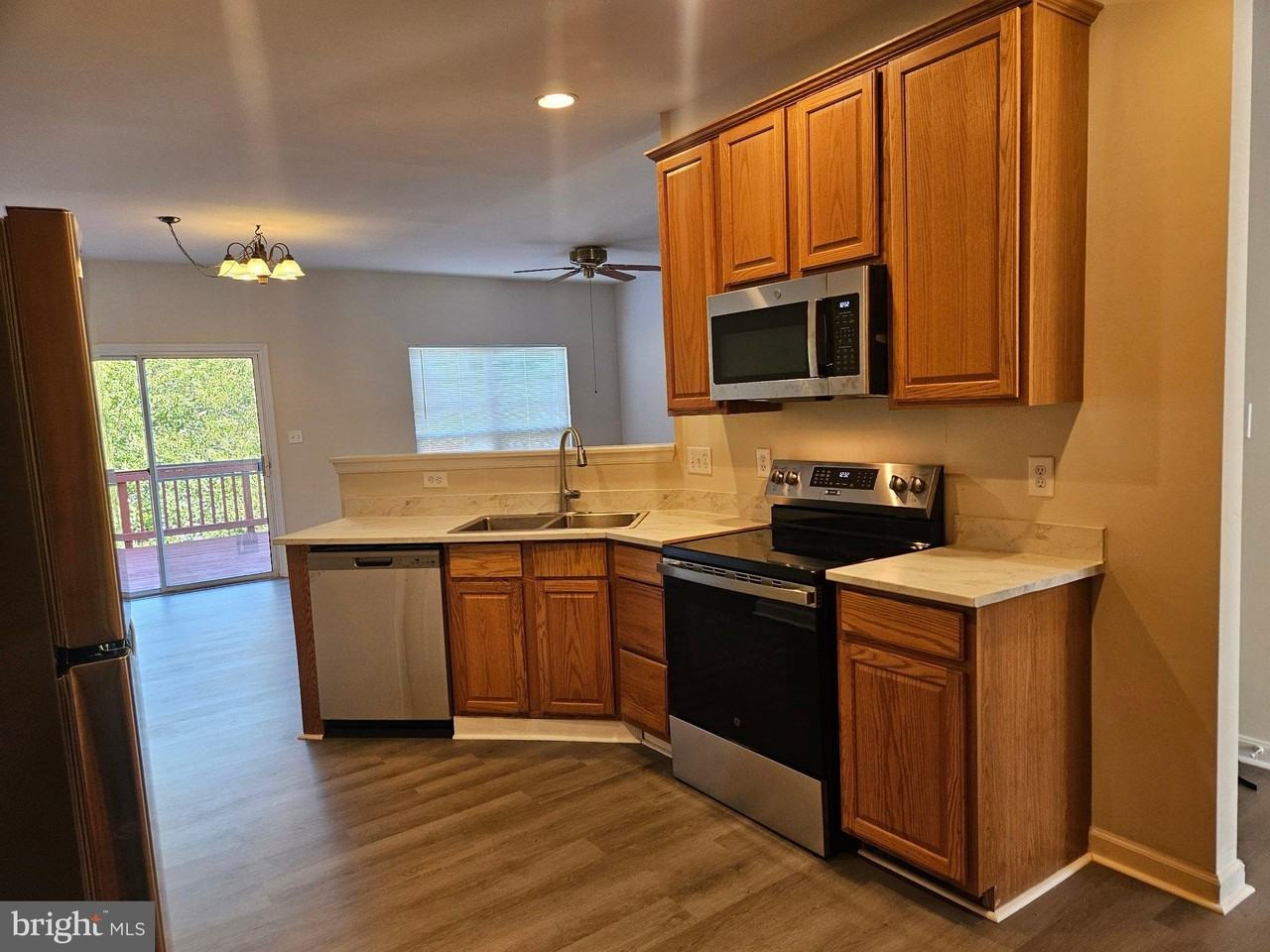 18562 Sierra Springs Sq - Photo 3 of 40