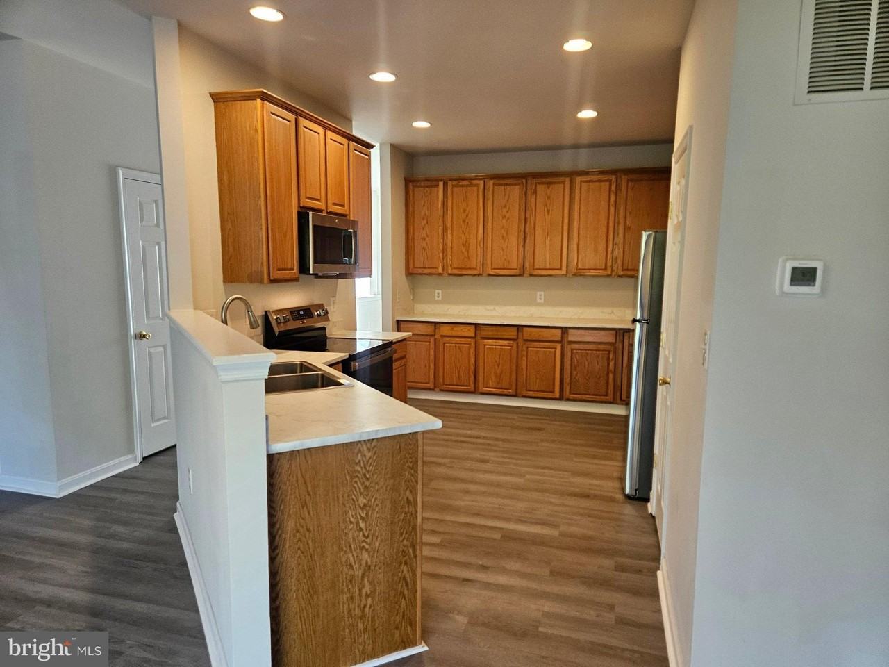 18562 Sierra Springs Sq - Photo 4 of 40