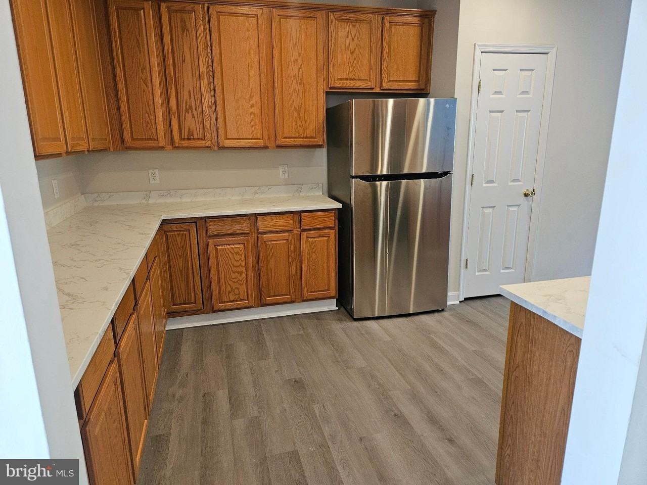 18562 Sierra Springs Sq - Photo 5 of 40