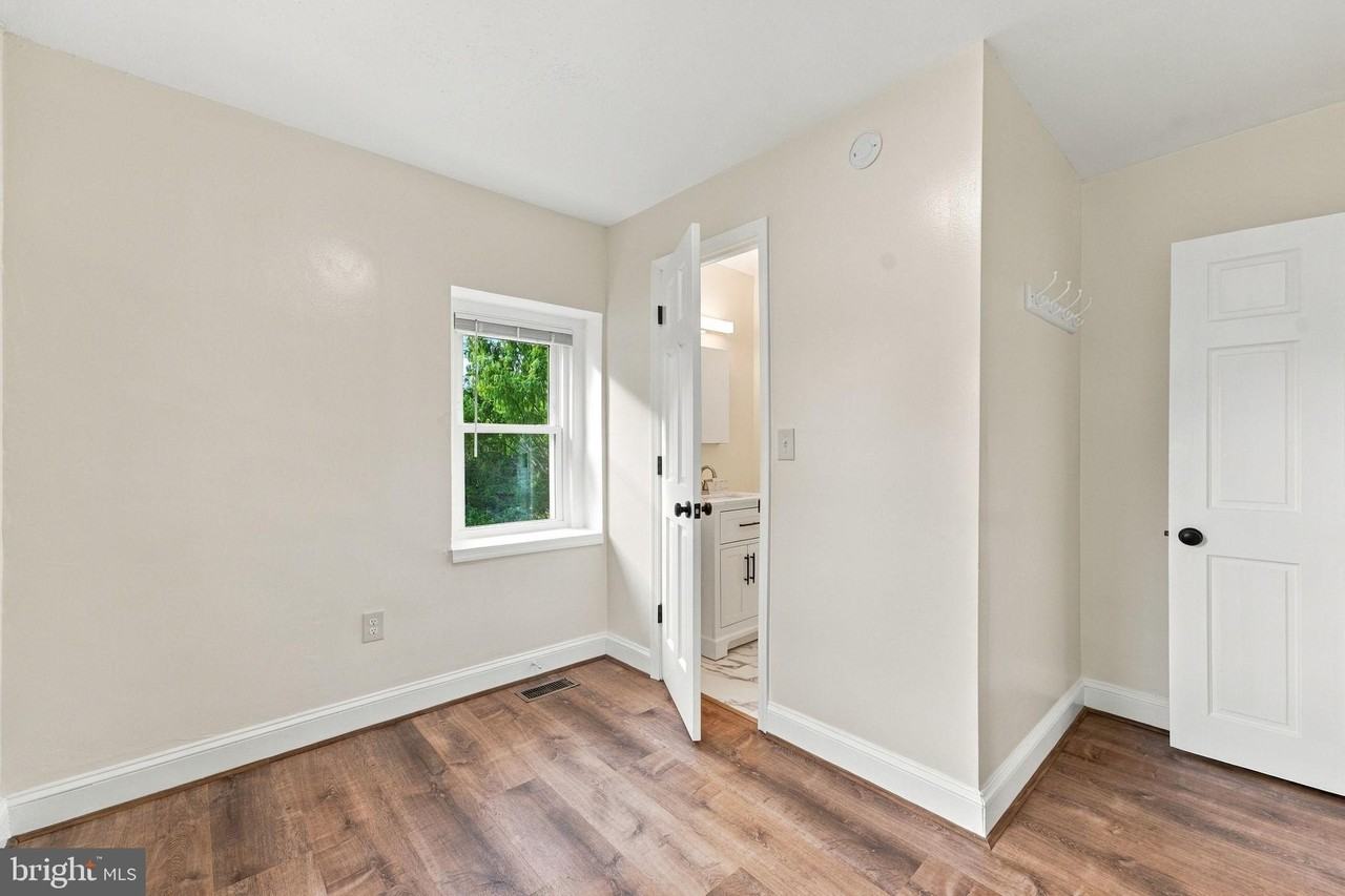 101 The Plains Rd - Photo 4 of 27