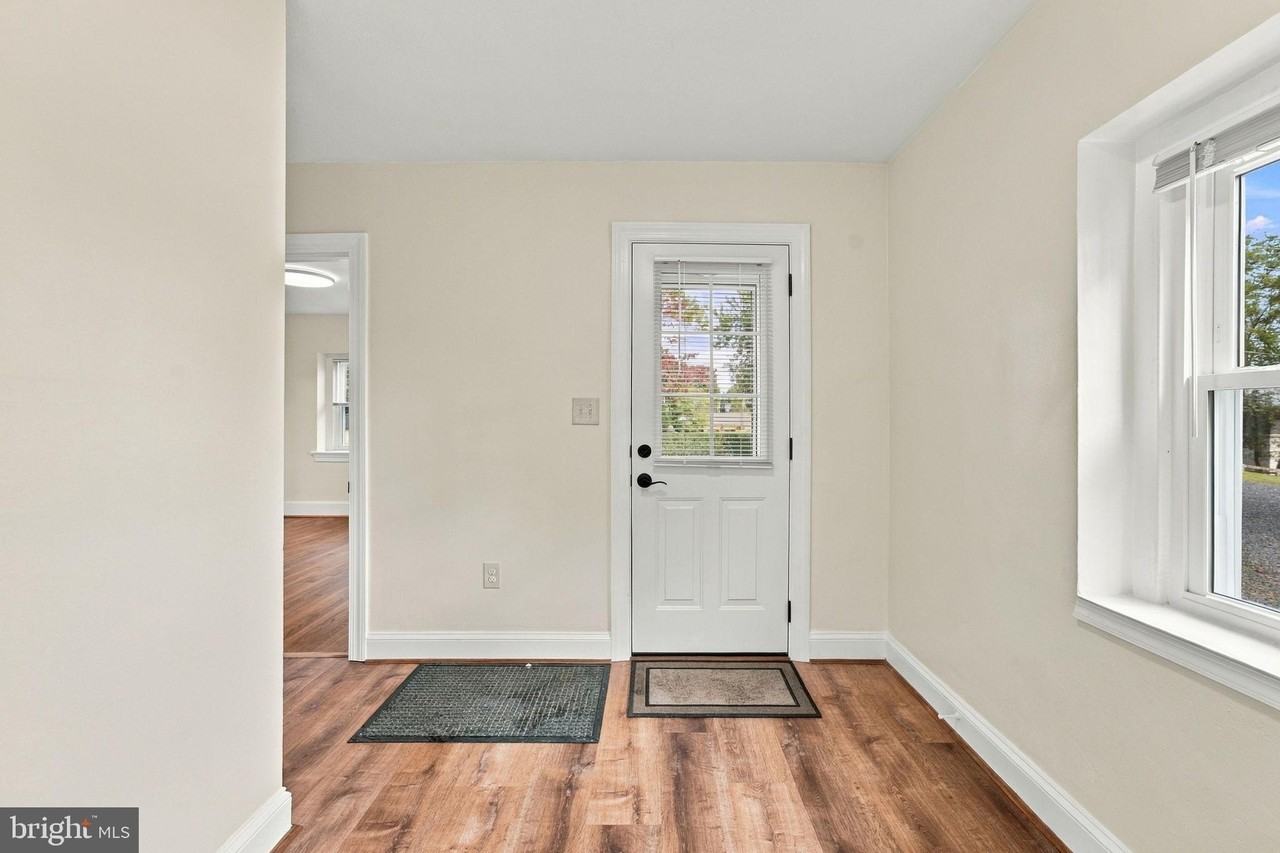 101 The Plains Rd - Photo 5 of 27