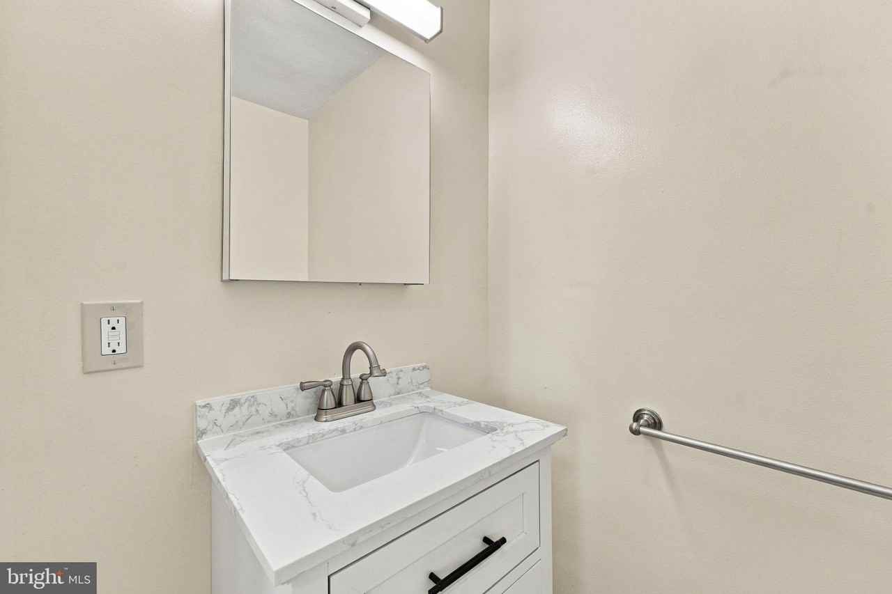 101 The Plains Rd - Photo 6 of 27