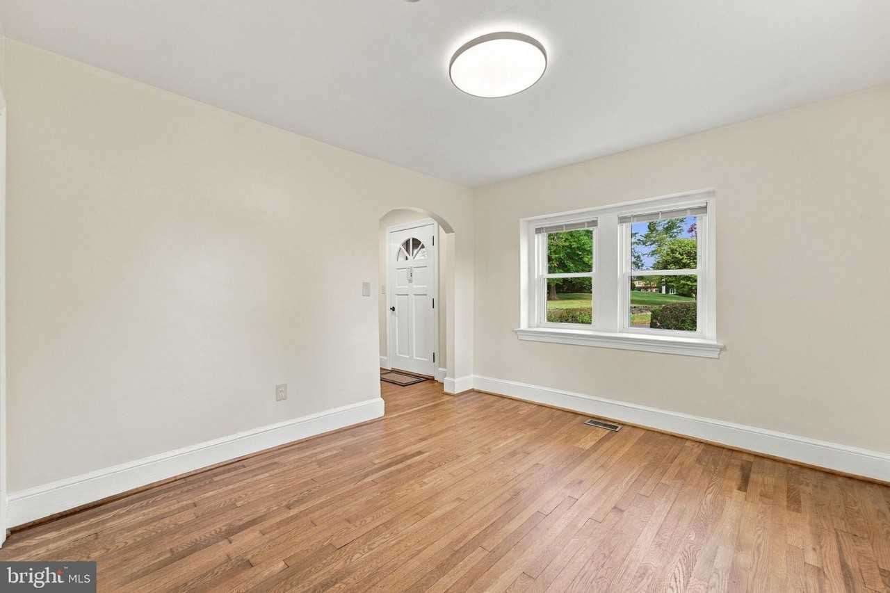 101 The Plains Rd - Photo 7 of 27