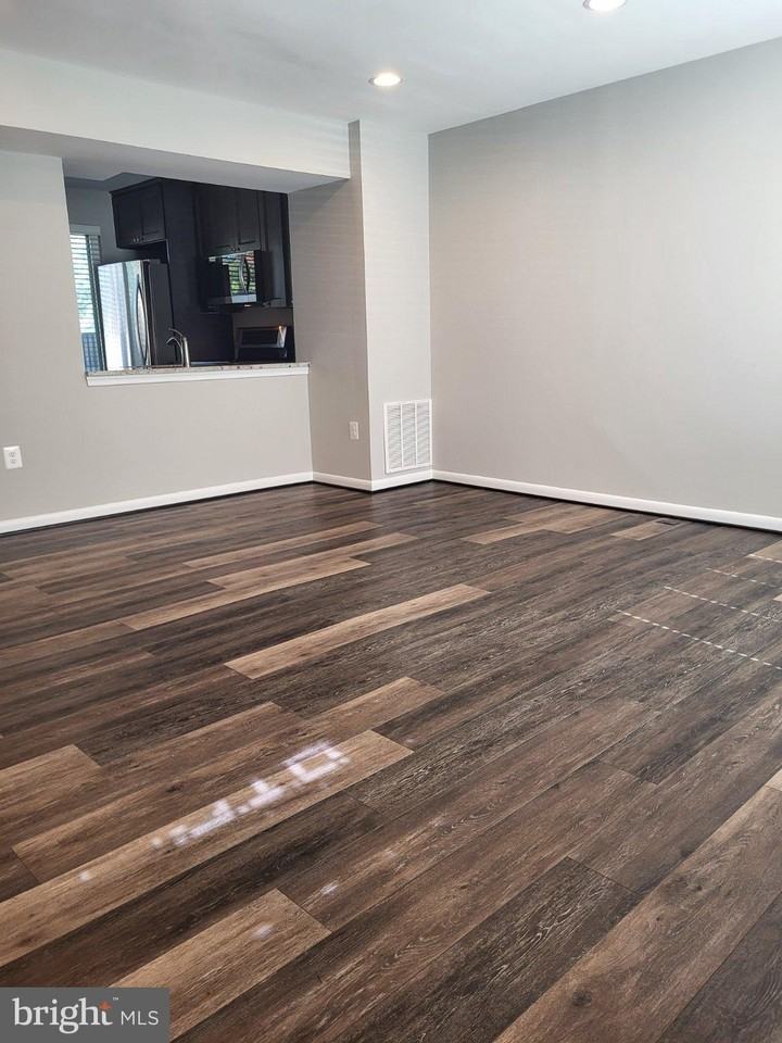26 Sugarland Square Ct - Photo 3 of 15