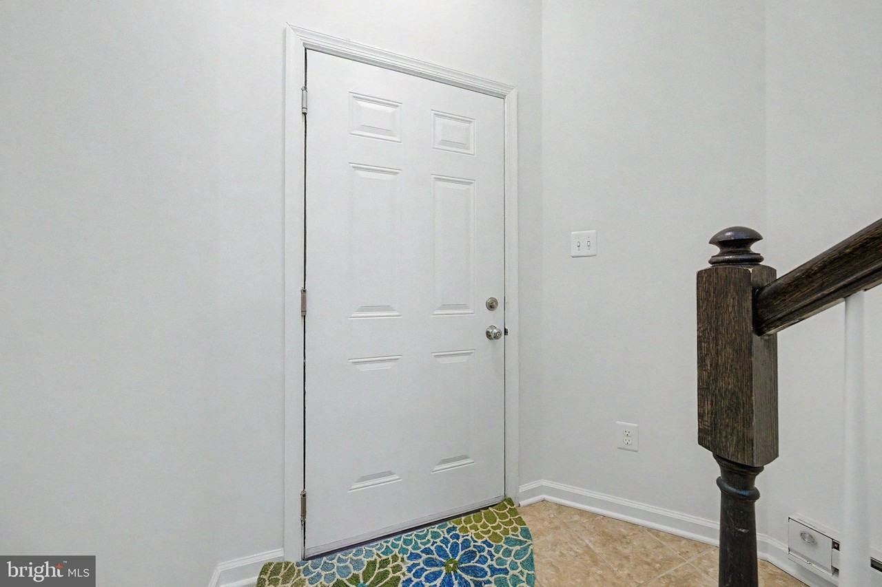7458 Brunson Cir - Photo 3 of 27