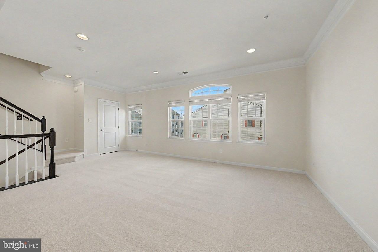 7458 Brunson Cir - Photo 4 of 27