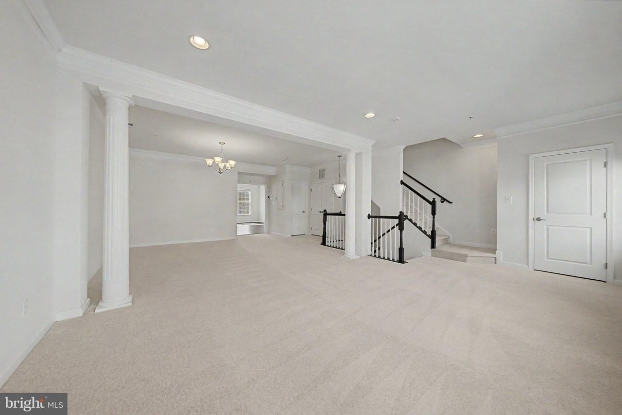 7458 Brunson Cir - Photo 5 of 27