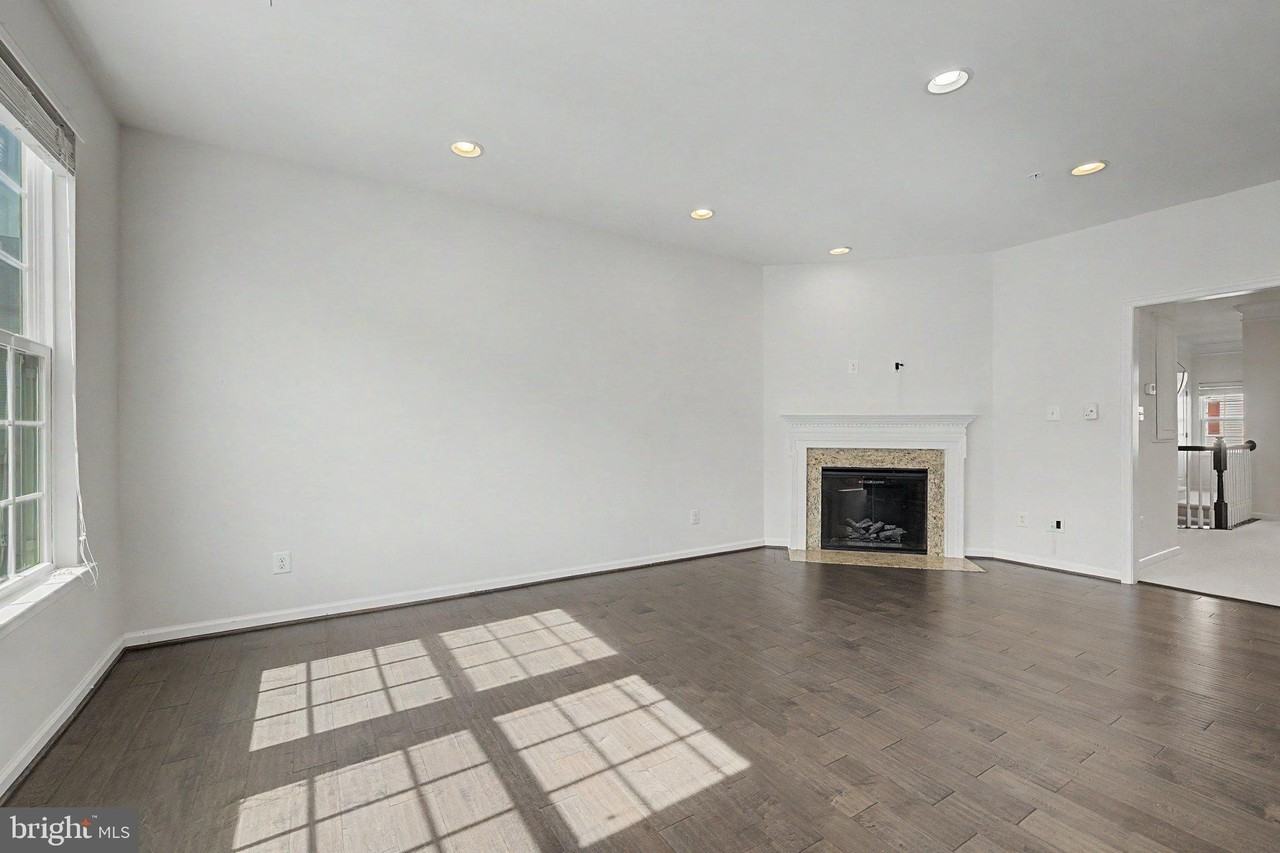 7458 Brunson Cir - Photo 7 of 27