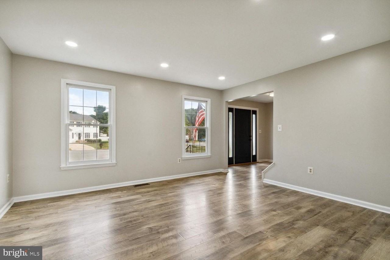 14842 Crotona Ct - Photo 5 of 49