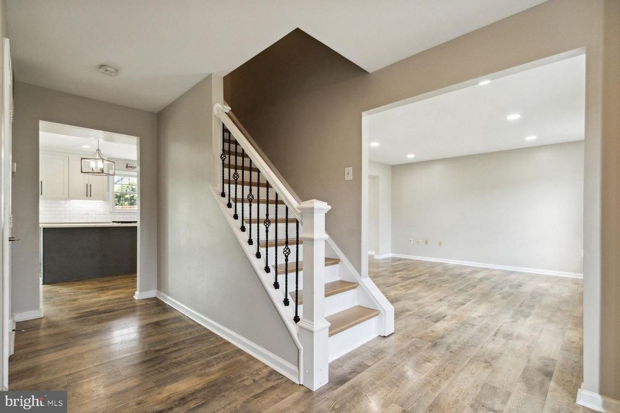 14842 Crotona Ct - Photo 7 of 49