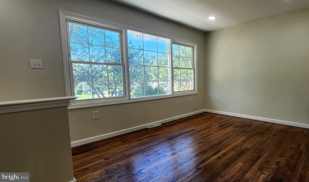 7925 Appomattox Ave - Photo 3 of 13