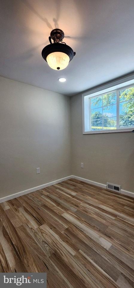 7925 Appomattox Ave - Photo 4 of 13
