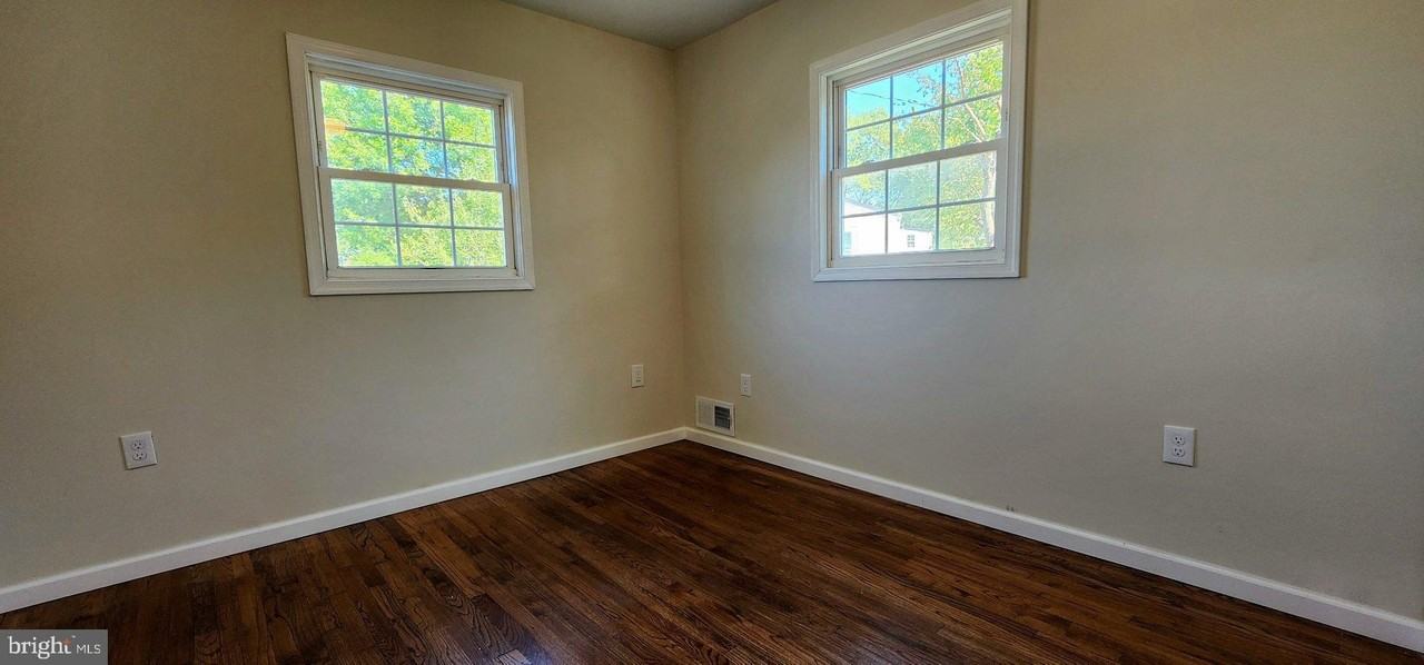 7925 Appomattox Ave - Photo 6 of 13