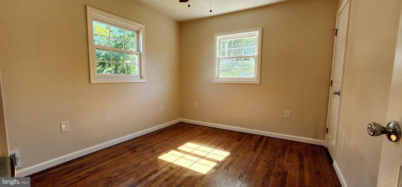 7925 Appomattox Ave - Photo 7 of 13
