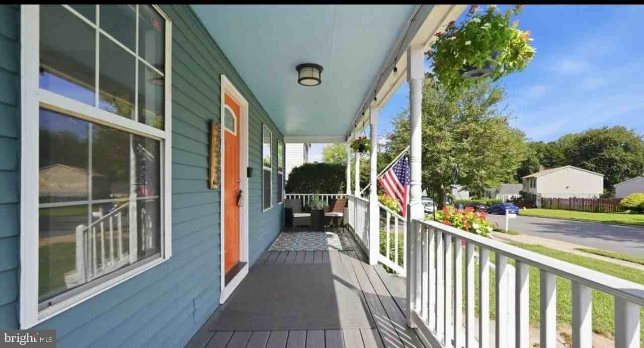 5633 Roundtree Dr - Photo 3 of 28