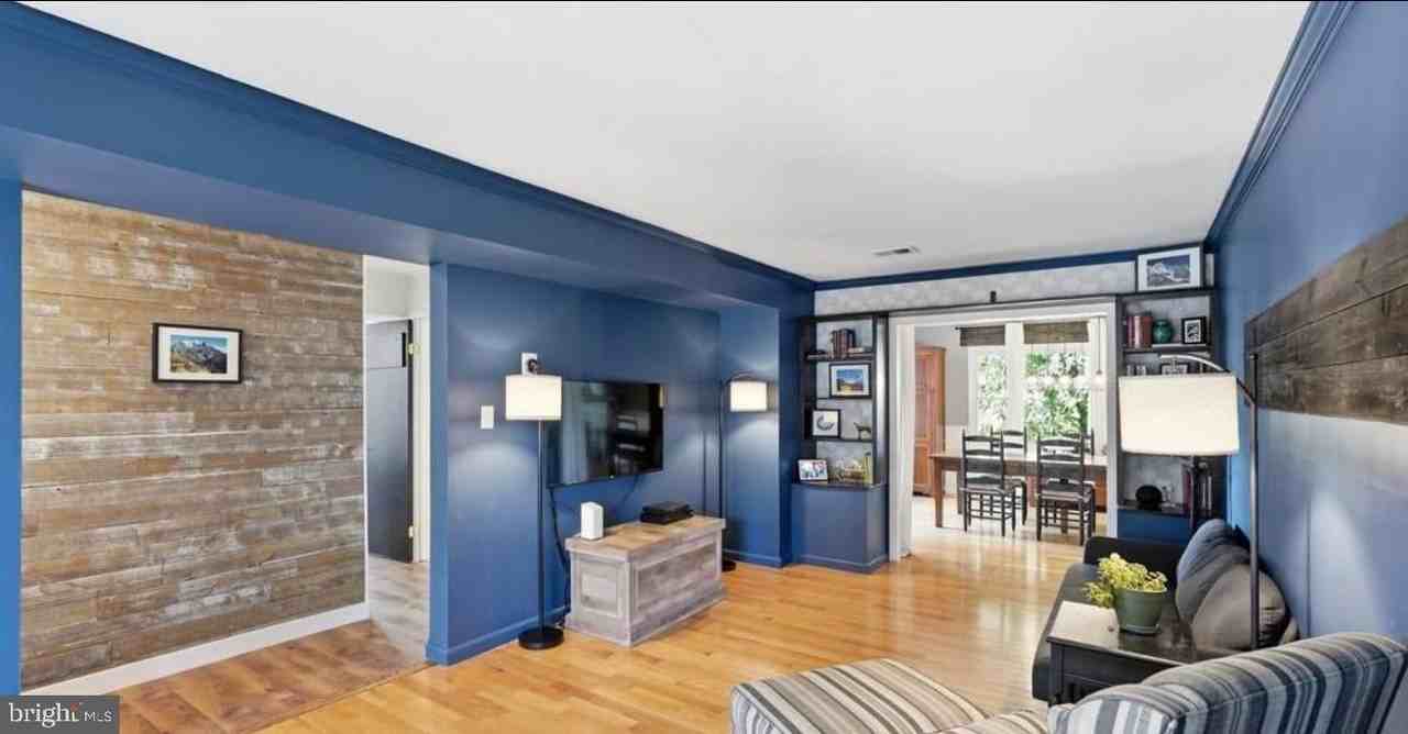 5633 Roundtree Dr - Photo 5 of 21