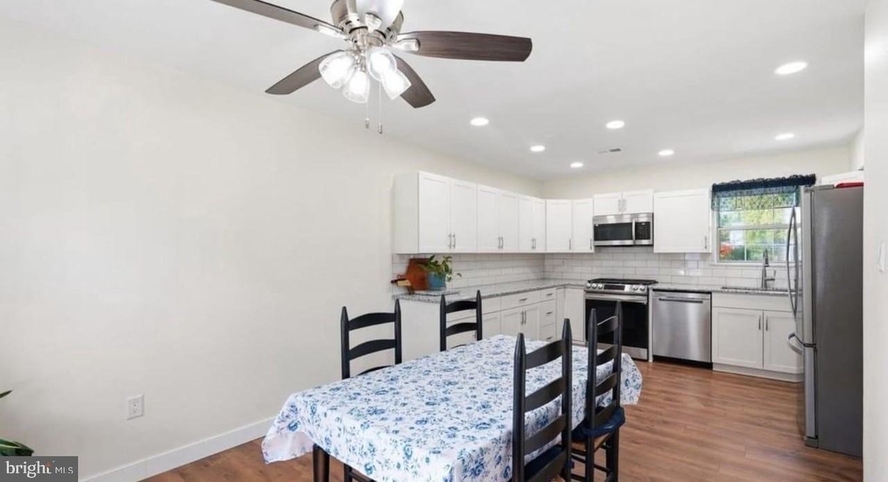 5633 Roundtree Dr - Photo 4 of 21