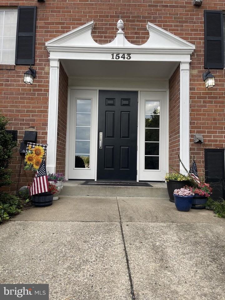 1543 Colonial Dr #204
