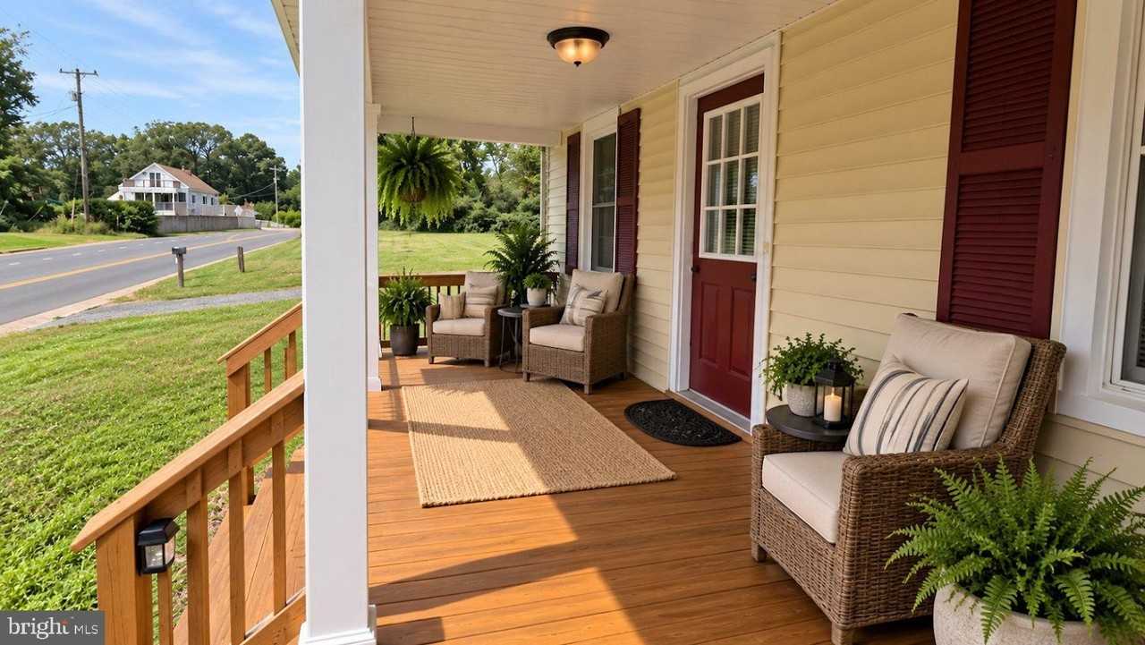 10121 Moore Dr - Photo 2 of 15